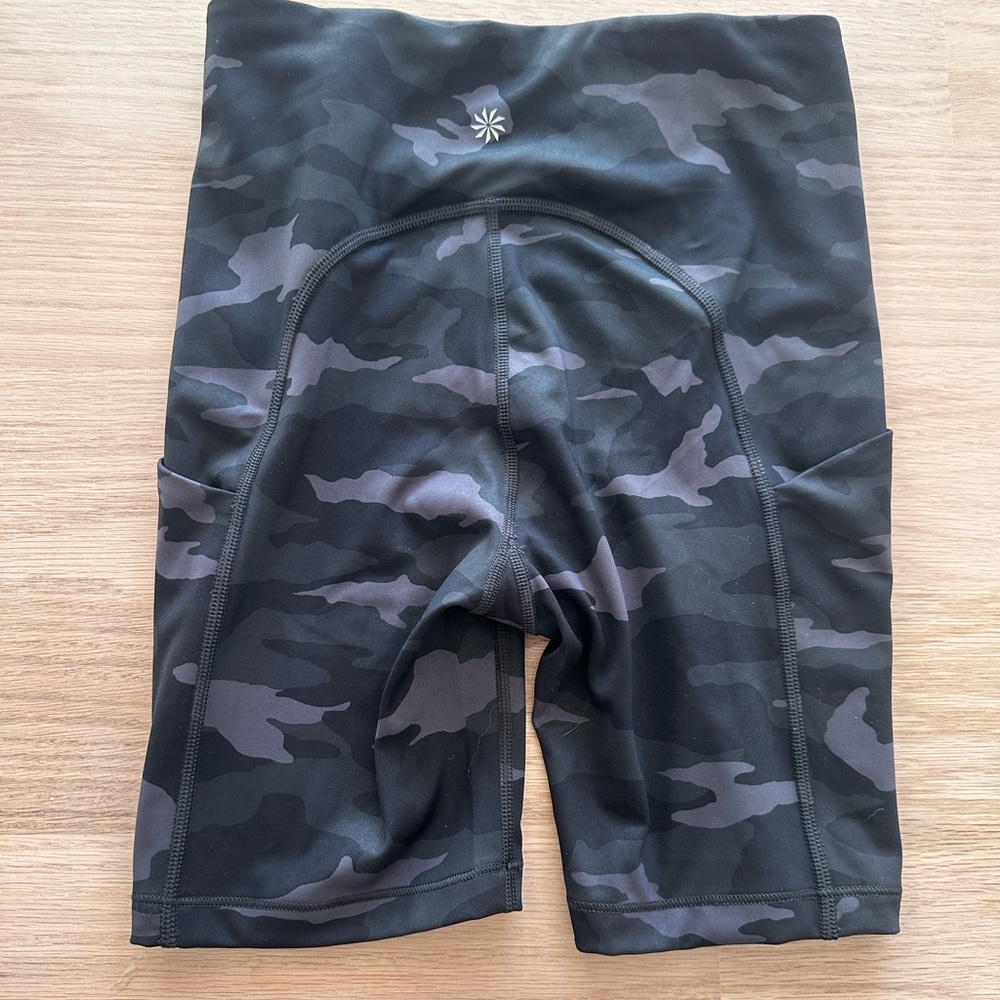 Athleta ultimate stash pocket camo short